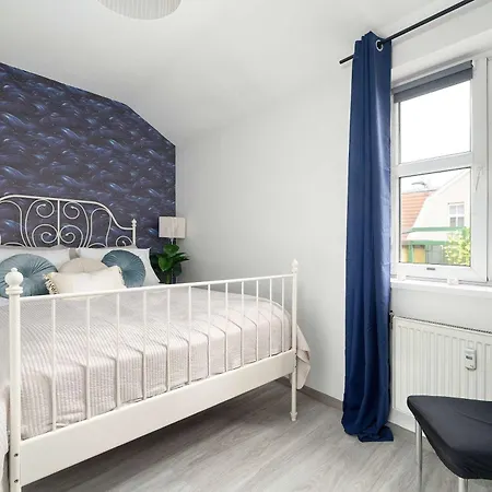 Charming With Parking And Balcony Near The Centre By Renters Apartmán