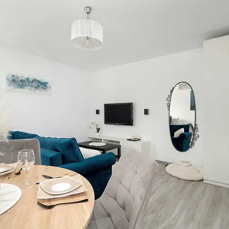 Charming With Parking And Balcony Near The Centre By Renters Apartmán *