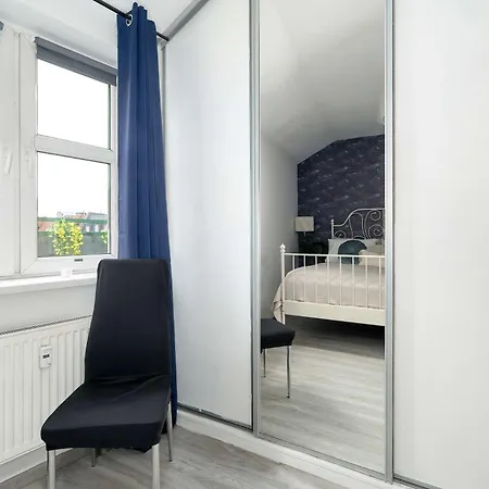Charming With Parking And Balcony Near The Centre By Renters Apartmán *