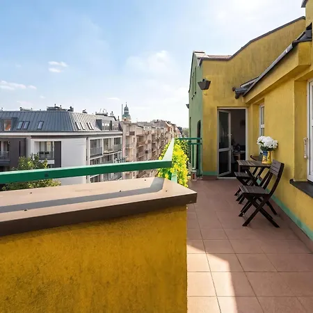 Charming With Parking And Balcony Near The Centre By Renters Poznaň