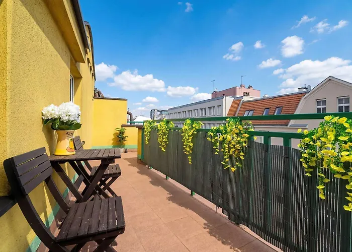 Charming With Parking And Balcony Near The Centre By Renters Apartmán Poznaň