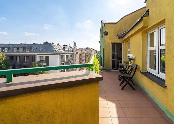 Charming With Parking And Balcony Near The Centre By Renters Poznaň