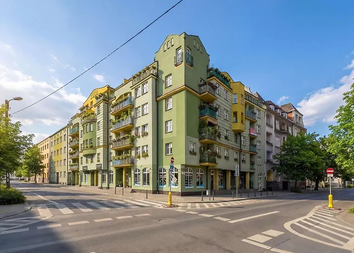 Apartmán Charming With Parking And Balcony Near The Centre By Renters