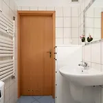 Charming With Parking And Balcony Near The Centre By Renters Lägenhet