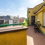 Charming With Parking And Balcony Near The Centre By Renters Poznań