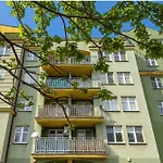Lägenhet Charming With Parking And Balcony Near The Centre By Renters *