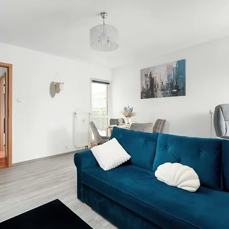 Charming With Parking And Balcony Near The Centre By Renters *