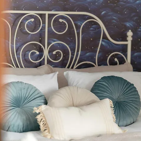 Charming With Parking And Balcony Near The Centre By Renters Познань