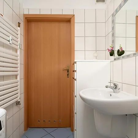 Charming With Parking And Balcony Near The Centre By Renters Daire