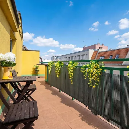 Charming With Parking And Balcony Near The Centre By Renters Daire Poznan