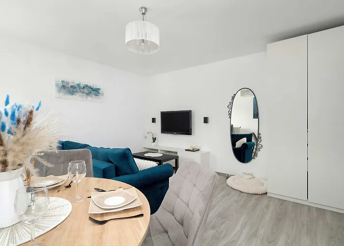 Charming With Parking And Balcony Near The Centre By Renters Daire *