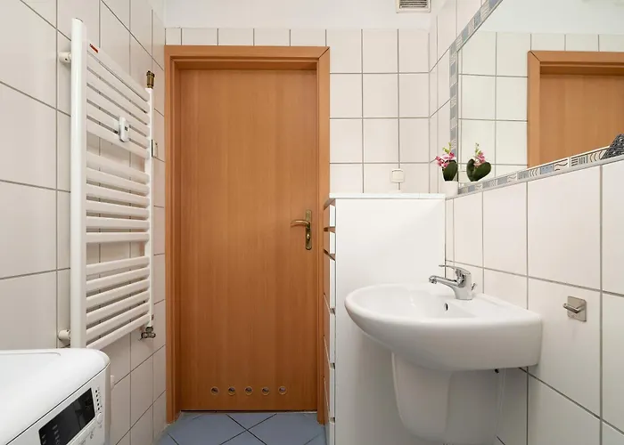 Charming With Parking And Balcony Near The Centre By Renters Апартаменты